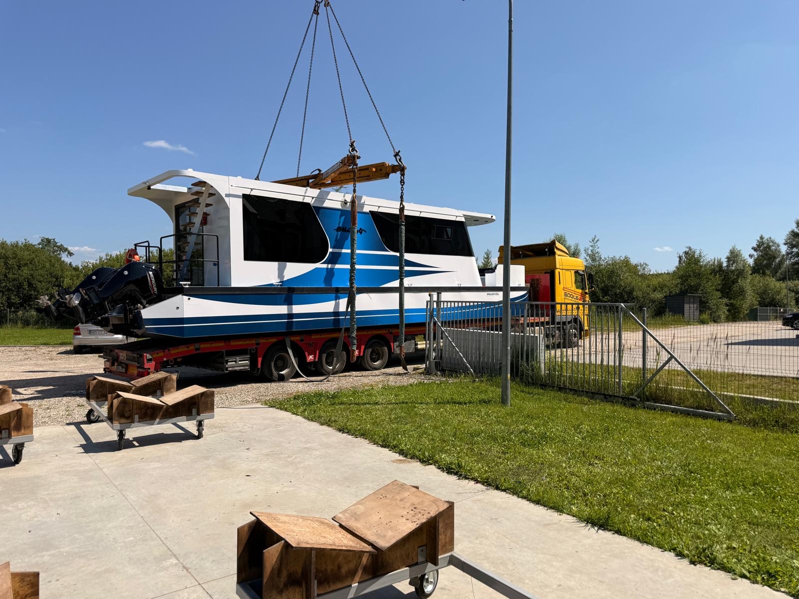 Transport BUM44 przed wodowaniem